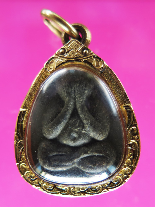 พระปิดตา เนื้อผงใบลาน หลังยันต์ดวงเล็ก พร้อมทองยกซุ้ม