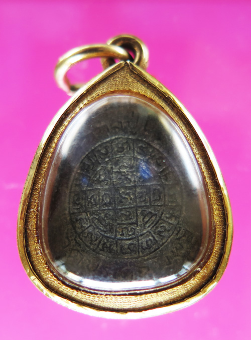 พระปิดตา เนื้อผงใบลาน หลังยันต์ดวงเล็ก พร้อมทองยกซุ้ม