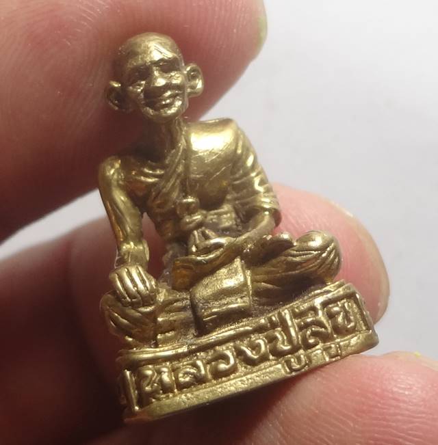  รูปหล่อโบราณหลวงปู่ศุขปี2520หลวงพ่อกวยปลุกเศก