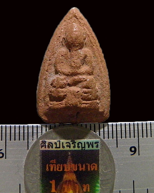 พระกลีบบัวเนื้อดิน สังฆราชอยู่ วัดสระเกศ หลังยันต์ สร้างในยุคแรก ๒๔๘๕ ก่อนที่ท่านจะดำรงสมณศักดิ์เป็น