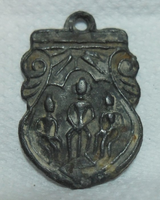 เหรียญเสมา หลวงพ่อโต  วัดวิหารทอง จ.ชัยนาท