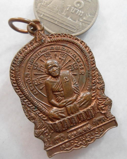 “ เหรียญนั่งพาน หลวงพ่อเงิน พุทธโชติ วัดบางคลาน จ.พิจิตร ปี 2538 ตอกโค๊ต สวยครับ ”