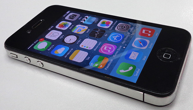 iPhone 4 ของแท้ 16GB Black ศูนย์ไทย โมเดล TH สวยเทพ พร้อมกล่องและคู่มือ + แถมเคสอีก3อัน