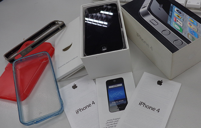 iPhone 4 ของแท้ 16GB Black ศูนย์ไทย โมเดล TH สวยเทพ พร้อมกล่องและคู่มือ + แถมเคสอีก3อัน