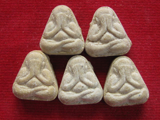 พระปิดตามหาลาภเขมโก "ปิดตาฟ้าลั่น" 5 องค์ ปี17