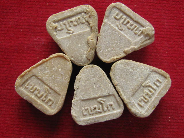 พระปิดตามหาลาภเขมโก "ปิดตาฟ้าลั่น" 5 องค์ ปี17