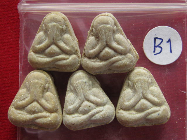 พระปิดตามหาลาภเขมโก "ปิดตาฟ้าลั่น" 5 องค์ ปี17