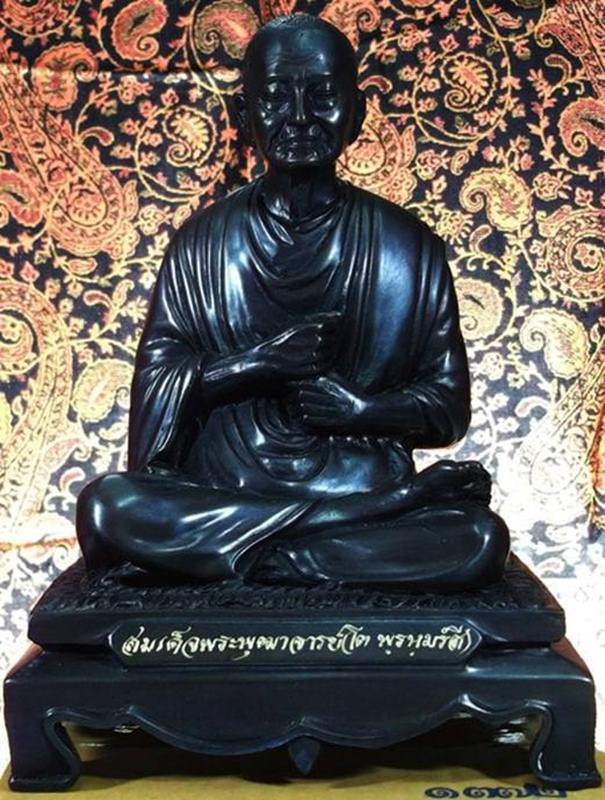พระบูชาสมเด็จโตวัดใหม่อมตรส รุ่น อมตมหามงคล ปี๒๕๕๔ (พระบูชา ๕ นิ้ว) เนื้อโลหะรมดำ หมายเลข ๑๓๗๒