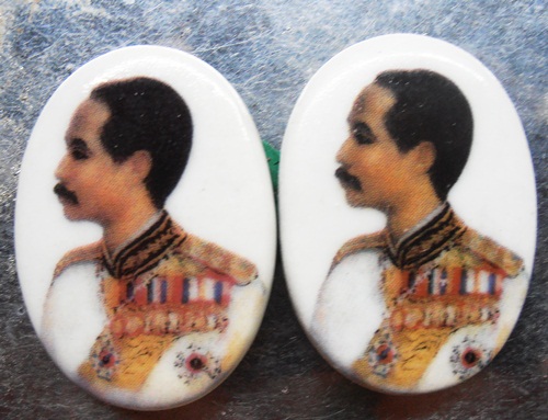 ล๊อกเก็ต ร 5หลังแผ่นเงิน หลวงพ่อเกษม 2องค์ สวยๆครับ