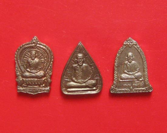 ชุดเซียนจิ๋ว 3 องค์ หลวงพ่อ เกษม เขมโก เนื้อนวะ รุ่นเมตตามหาบารมี ปี 37พร้อมกล่องเดิม