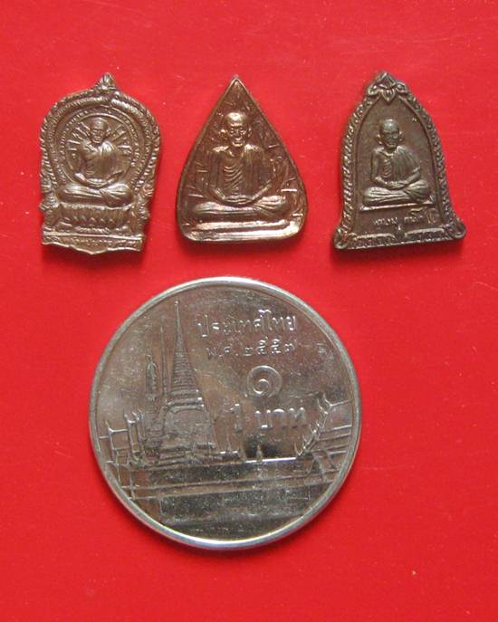 ชุดเซียนจิ๋ว 3 องค์ หลวงพ่อ เกษม เขมโก เนื้อนวะ รุ่นเมตตามหาบารมี ปี 37พร้อมกล่องเดิม