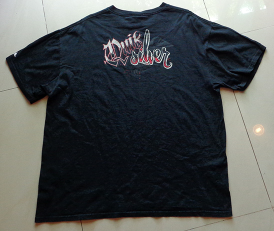 เสื้อยืด QUIKSILVER ของแท้ สุดเท่ห์ มีลายทั้งหน้าและหลัง เบอร์ XL ครับ