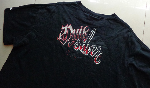 เสื้อยืด QUIKSILVER ของแท้ สุดเท่ห์ มีลายทั้งหน้าและหลัง เบอร์ XL ครับ