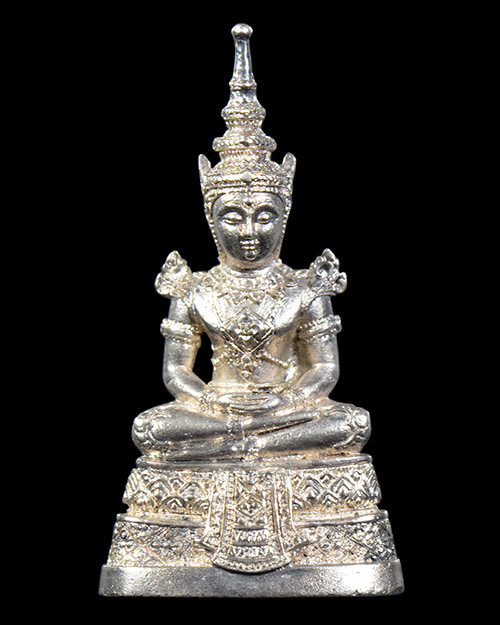 พระแก้วมรกต กรมสรรพสามิต ครบ64ปี วัดพระศรีรัตนศาสดาราม2539 เนื้อเงิน เลข75857 สภาพสวยมาก+กล่องเดิม