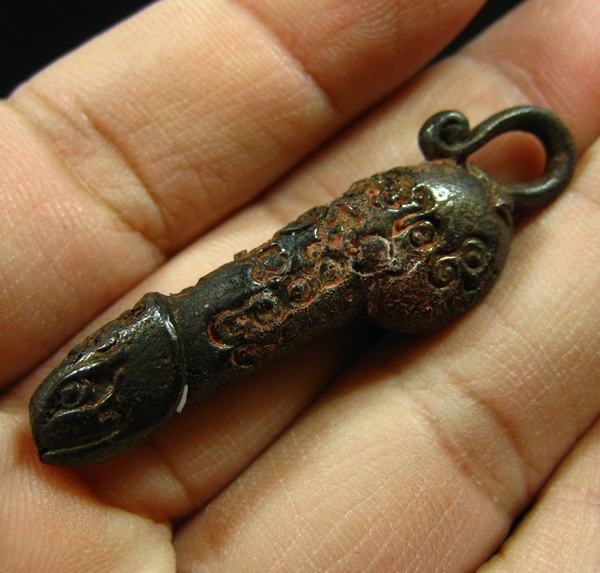 ปลัดขิกเนื้อโลหะ สวยไม่ทราบที่ครับ