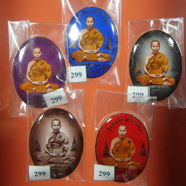 ล็อคเก็ต"โสฬสมงคล ๙๐"หลวงปู่บัว ห้าสีหลังเงิน สวยๆ