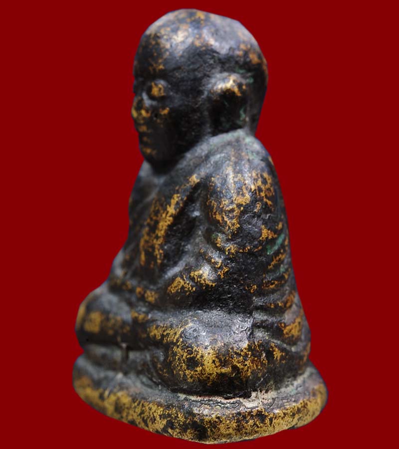 หลวงพ่อเงิน วัดบางคลาน จังหวัดพิจิตร รุ่นปืนแตก พิมพ์นิยมไตรมาส  ปี ๒๕๒๘ 