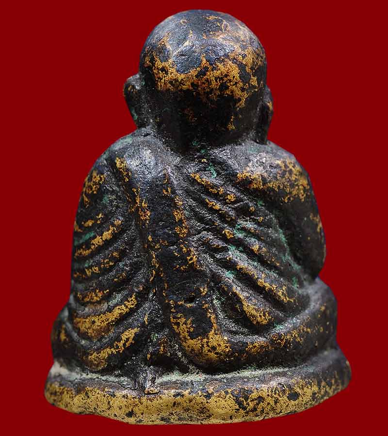 หลวงพ่อเงิน วัดบางคลาน จังหวัดพิจิตร รุ่นปืนแตก พิมพ์นิยมไตรมาส  ปี ๒๕๒๘ 