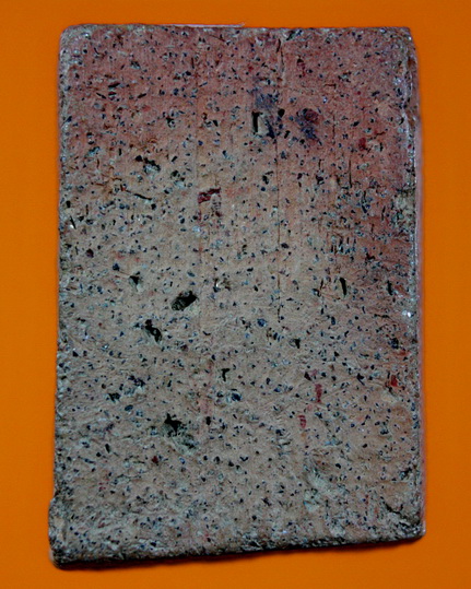 พระหลวงพ่อผาด กรุวัดดงตาล  เนื้อสีอิฐแดง  อุดผงพุทธคุณเต็ม........สวยครับ