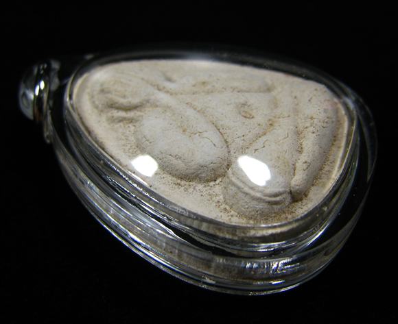  พระปิดตามหาลาภ พิมพ์ใหญ่ หลวงปู่หมุน วัดบ้านจาน ออกวัดคลองทราย ปี 2543 (เลี่ยมกันน้ำพร้อมใช้)#2