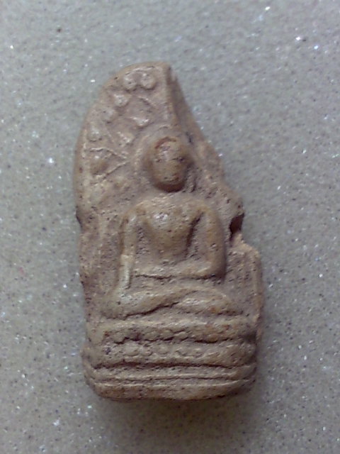 พระคงลำพูน สภาพหักเดิมจากกรุครับ