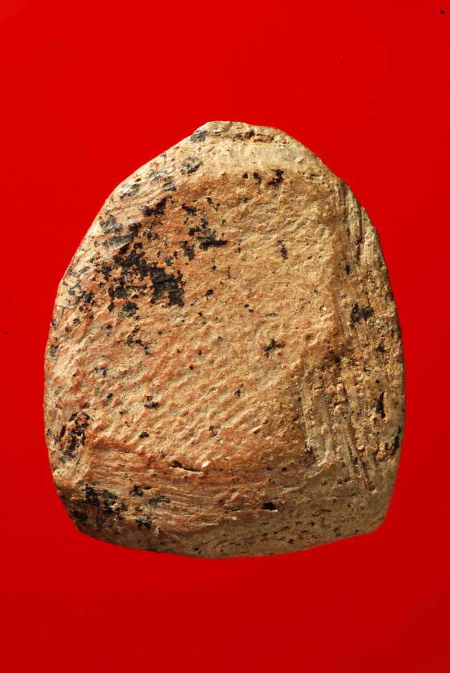 พระเม็ดบัว กรุวัดราชนัดดา เนื้อดิน สร้างประมาณสมัยรัชกาลที่3