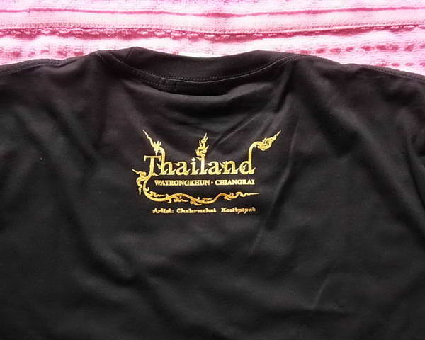 สื้อยืดสีดำ ลายปลา Size M (รอบอก 39.5 นิ้ว) ที่ระลึก จากหอศิลป์ วัดร่องขุ่น จ.เชียงราย สวยงามจะสะสมห