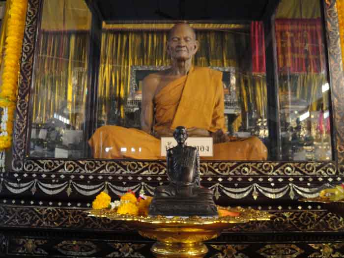 ***หลวงพ่อพรหม ถาวโร วัดช่องแค พระบูชา ขนาดหน้าตัก 5 นิ้ว ฐานสี่เหลี่ยม เนื้อทองเหลืองรมดำ งานต้มยาค