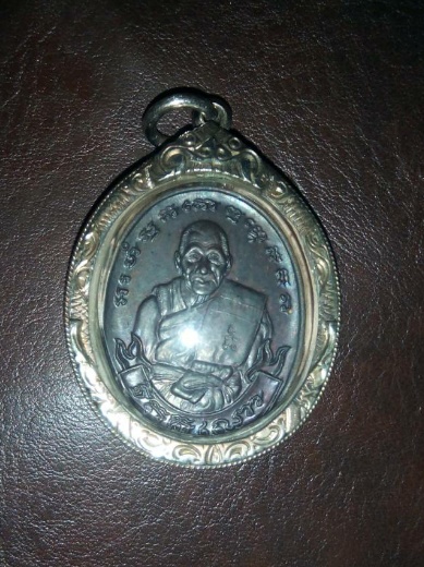 เหรียญเสื้อเกราะ ลพ.เปิ่น วัดบางพระ ปี33 เลี่ยมเงิน สภาพสวย