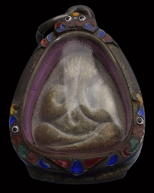 พระปิดตามหาเสน่ห์ เนื้อผงเกสร ปี 2518 หลวงปู่โต๊ะ