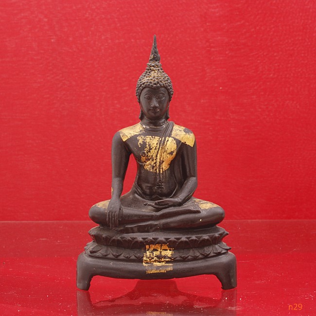 พระปางมารวิชัย พระบ้าน ใต้ฐานฝังพระ 2 องค์