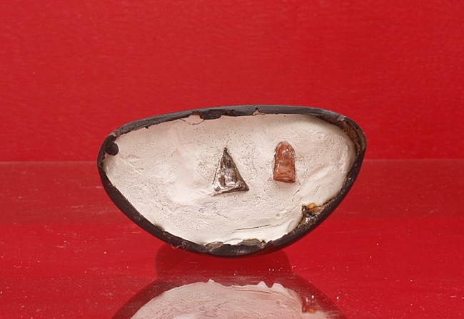 พระปางมารวิชัย พระบ้าน ใต้ฐานฝังพระ 2 องค์