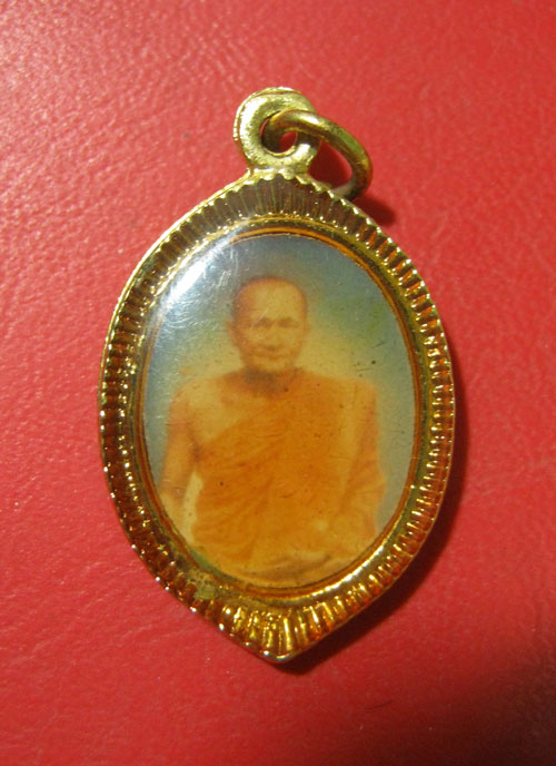 ล็อกเก็ตรูปหลวงปู่ปานหลัง หลวงพ่อฤๅษีฯ พระอาจารย์เล็กวัดท่าขนุนสร้าง