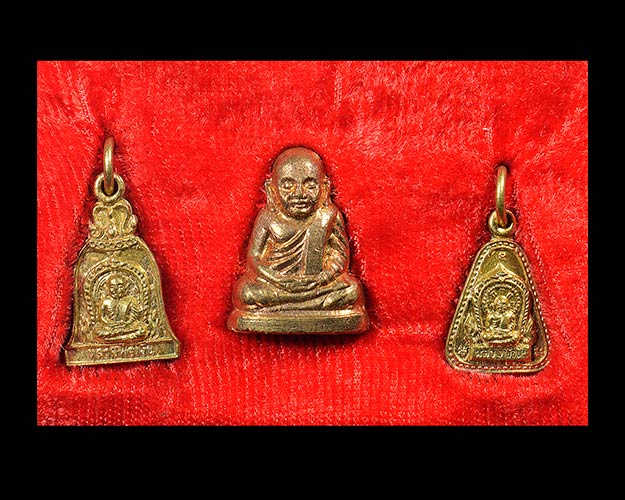 ชุดกรรมการ รุ่น99ดาวตรีคูณ พิมพ์เล็ก หลวงพ่อเงิน บางคลาน จ.พิจิตร 2529 สภาพสวยมาก+กล่องเดิมครับ