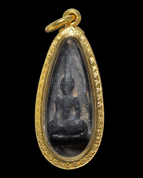 พระนางเม็ดมะเคล็ด กรุวัดป่ามืด จ.กำแพงเพชร+เลี่ยมทองหนาหนา+บัตรรับรองครับ