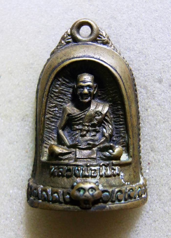 หลวงพ่อเปิ่น วัดบางพระ จ.นครปฐม พระหล่อรูประฆัง