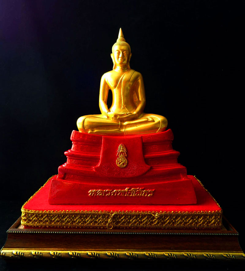 พระบูชาโสธร 5 นิ้ว ฐานแดง สวยสะใจมาก เนื้อเรซิ่นองค์สีทอง ฐานแดง พุทธศิลป์ใหม่ สวยแปลกมาก  