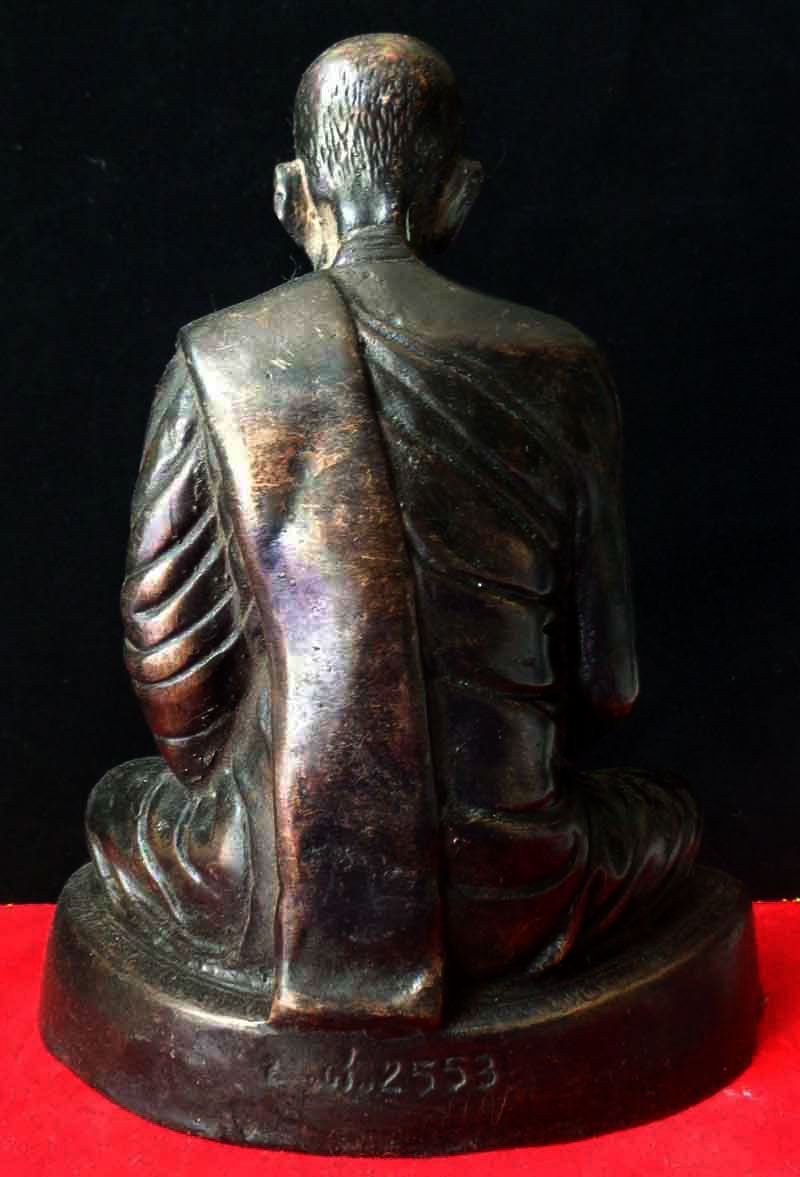 หลวงพ่อพรหม ถาวโ ร วัดช่องแค พระบูชา ขนาดหน้าตั ก 5 นิ้ว ฐานรูปกลมรูปไข่ เนื้อทองเหลืองรมดำ ฐานดินไท