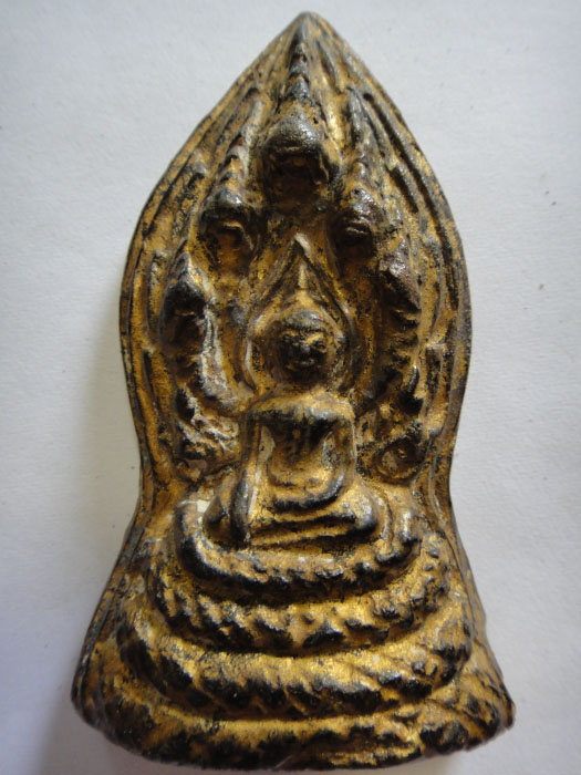 ***800 แดงครับ ถูกกว่านี้ไม่มีอีกแล้ว*** พระโคนสมอปางนาคปรก เนื้อดิน ลงรักปิดทอง เนื้อผ่าน2สี หายาก