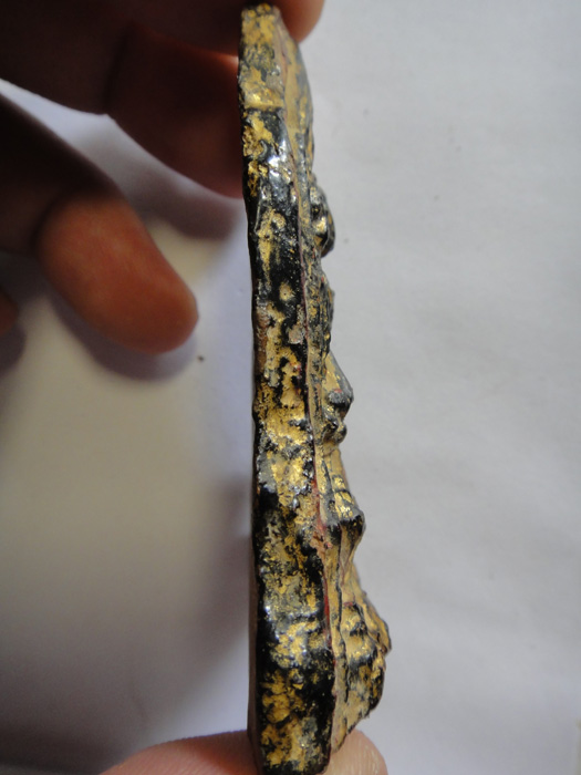 ***700 แดง **** พระโคนสมอปางมารวิชัย เนื้อดินลงรักปิดทอง รักล่อน ทองจม เนื้อหาจัดจ้าน ราคาเบาๆ