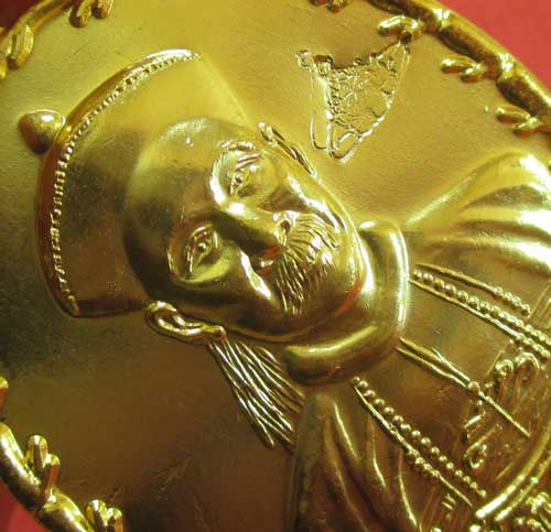 	เหรียญยี่กอฮง เนื้อทองเเดง กลั่ยทอง ตอกโค้ดราหูข้างซ้าย ของเหรียญ พิธีบ่วงสื่อเฮง (เฮงหมื่นเรื่อง) 