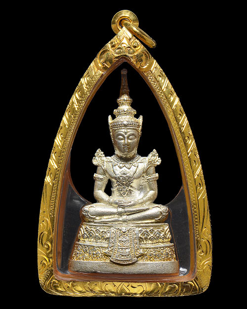 พระแก้วมรกต กรมสรรพสามิต ครบ64ปี วัดพระศรีรัตนศาสดาราม2539 เนื้อเงิน เลข99868 เลขสวยมากมาก สภาพพระสว