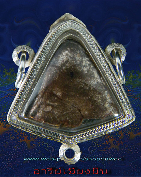 พระแผงนาดูนตัดเฉพาะยอด พิมพ์ว่าวจุฬา  เนื้อนิยม หายาก