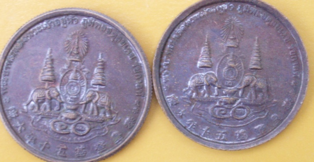 ((เคาะเดียวแดง) )เหรียญ แปดเซียน โพวเทียนตังเข่ง ฉลองครองราชย์ 50 ปี รัชกาลที่ 9 ทีเดียว 2 เหรียญ