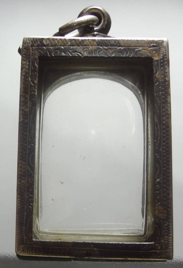 : ตลับเงินใส่สมเด็จขนาดมาตฐาณตามภาพครับ