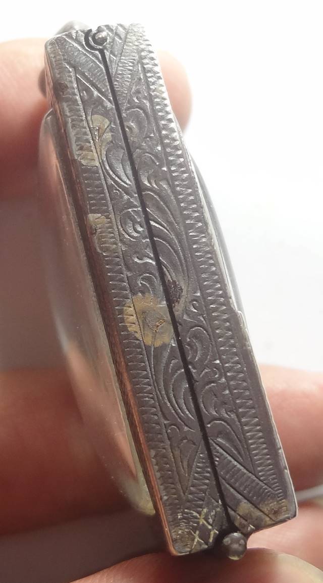 : ตลับเงินใส่สมเด็จขนาดมาตฐาณตามภาพครับ