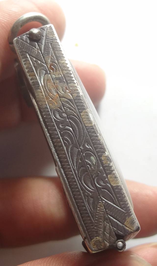 : ตลับเงินใส่สมเด็จขนาดมาตฐาณตามภาพครับ