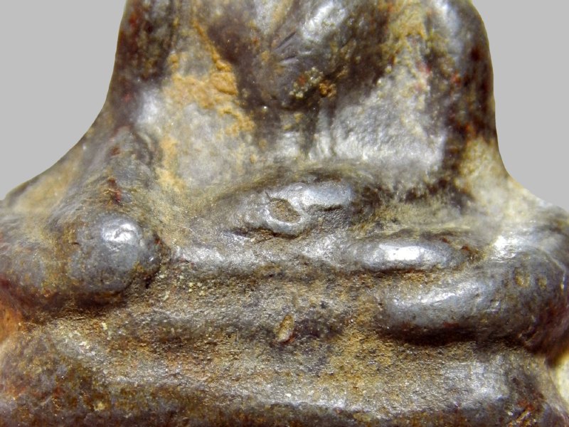 พระท่ากระดาน สนิมแดง พิมพ์เล็ก จ.กาญจนบุรี 