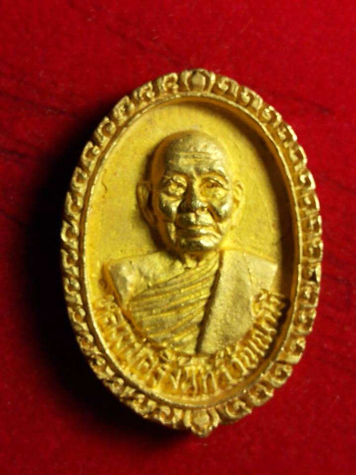 ชุดทองคำเหรียญ ขวานฟ้า ลป. ศรีจันทร์  หมายเลข 27 เหรียญทองคำหนัก 28.6 กรัม พร้อมกล่องเดิม 