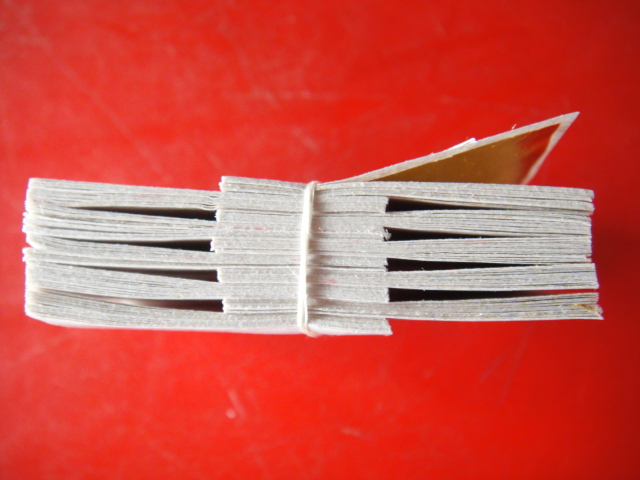 ทองคำเปลว แผ่นทองคำแท้ ตราช้าง 100 % ขนาดมาตรฐาน 3 x 3 cm งานตีมือ จำนวน 100 แผ่น